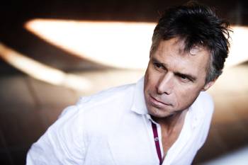 NA VÁNOCE V LÁZNÍCH ZAZPÍVÁ JANEK LEDECKÝ