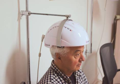 Fotobiomodulační helma