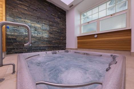 Whirlpool pro 4 osoby vč. nápojů